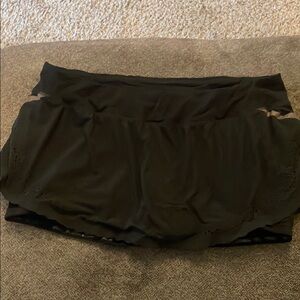 Lululemon black scalloped edge shorts size 10